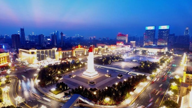 航拍八一廣場(chǎng)新貌,新夜景璀璨